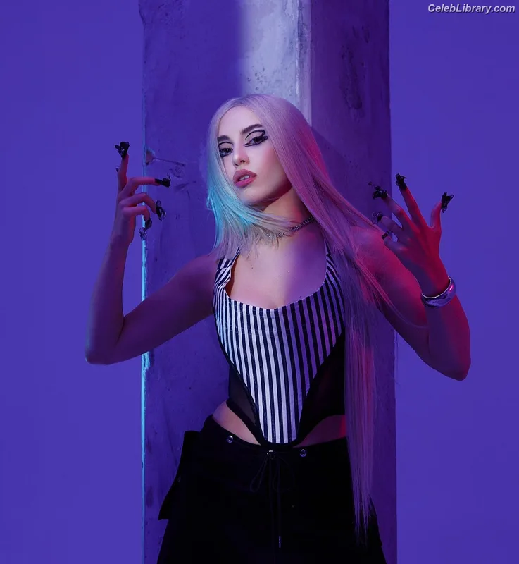 Ava Max photo 16 of 2136