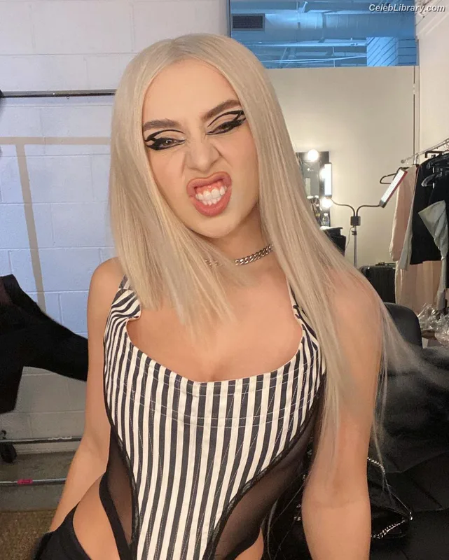 Ava Max photo 20 of 2136