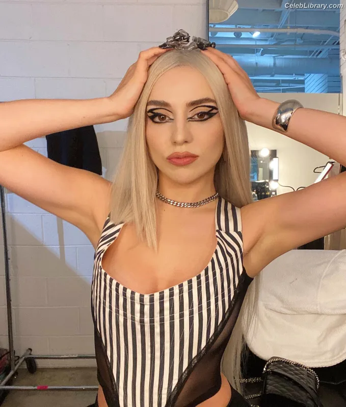 Ava Max photo 21 of 2136