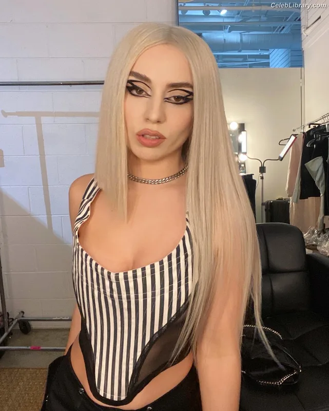 Ava Max photo 23 of 2136