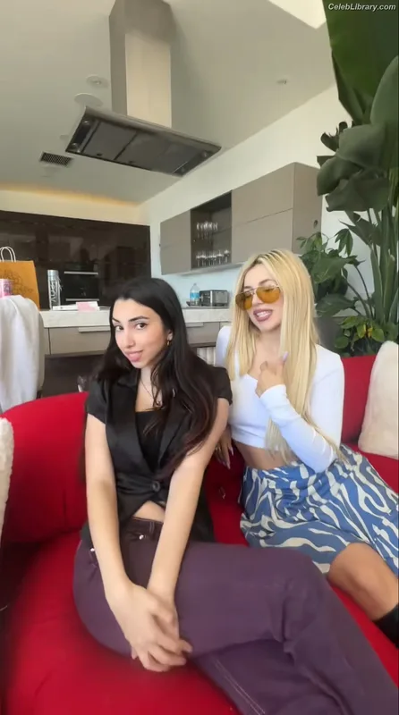 Ava Max photo 11 of 2136