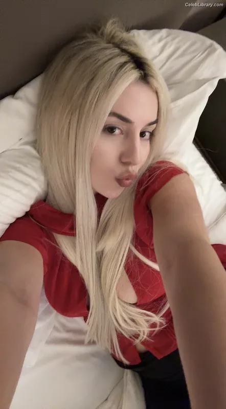 Ava Max photo 15 of 2136