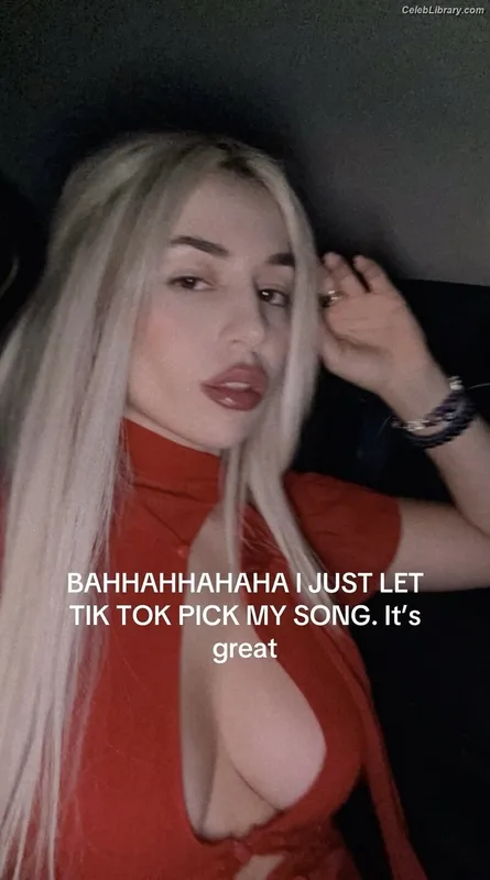 Ava Max photo 16 of 2136