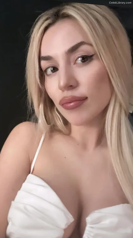 Ava Max photo 20 of 2136