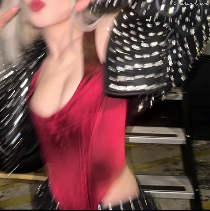 Ava Max photo 22 of 2136