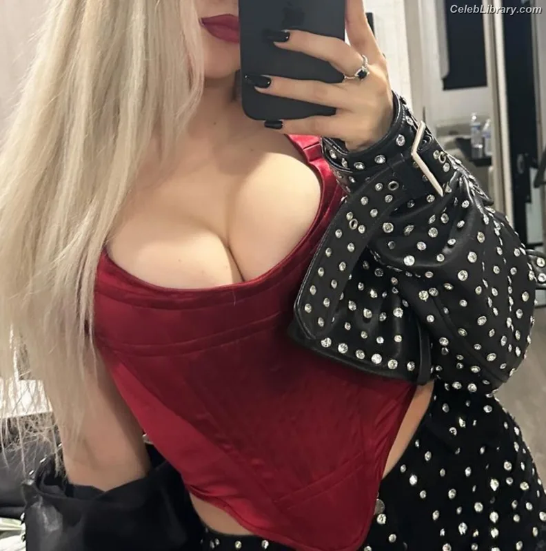 Ava Max photo 23 of 2136
