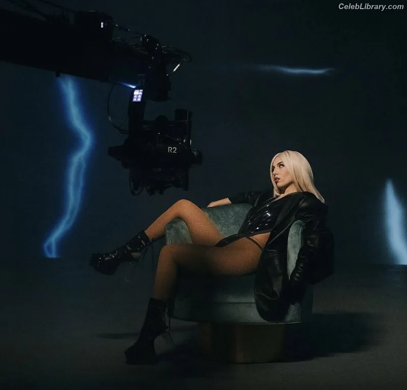 Ava Max photo 24 of 2136