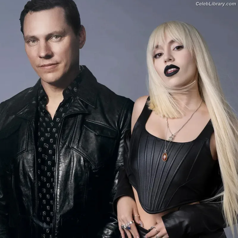 Ava Max photo 2 of 2136