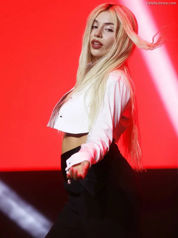 Ava Max photo 11 of 2136