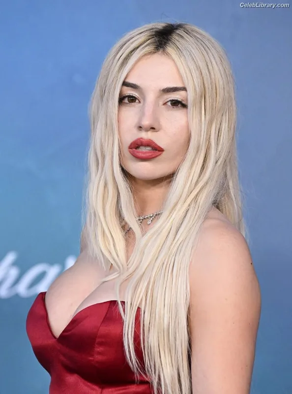 Ava Max photo 14 of 2136