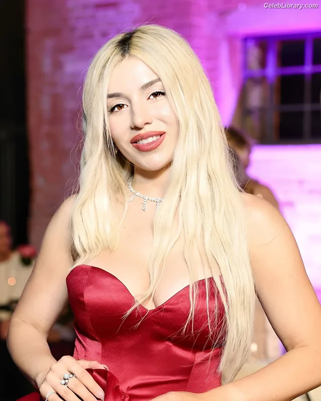 Ava Max photo 18 of 2136