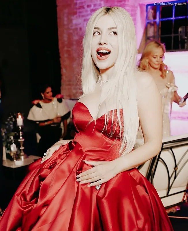 Ava Max photo 19 of 2136