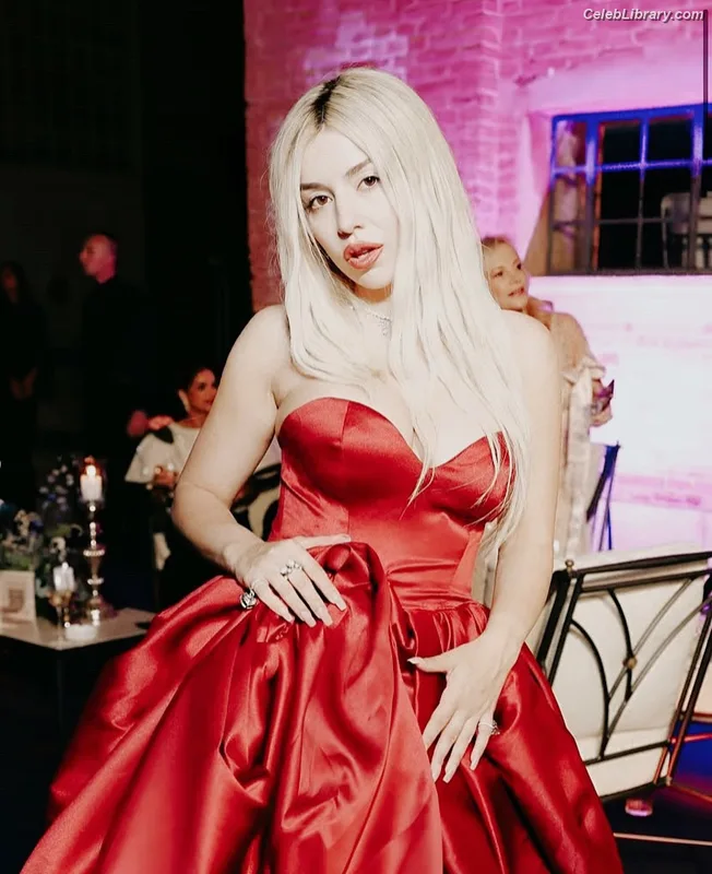 Ava Max photo 20 of 2136
