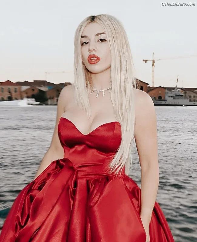 Ava Max photo 21 of 2136