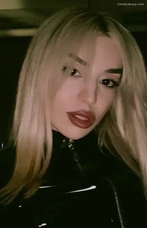 Ava Max photo 2 of 2136