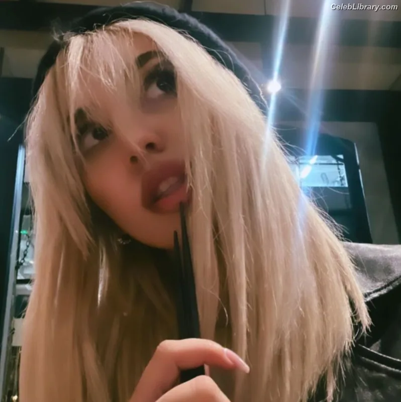 Ava Max photo 5 of 2136