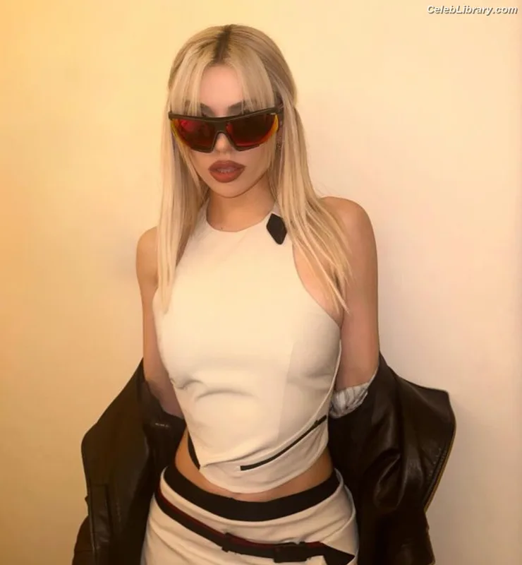 Ava Max photo 7 of 2136