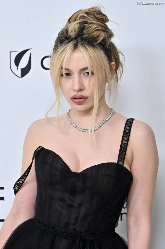 Ava Max photo 16 of 2136