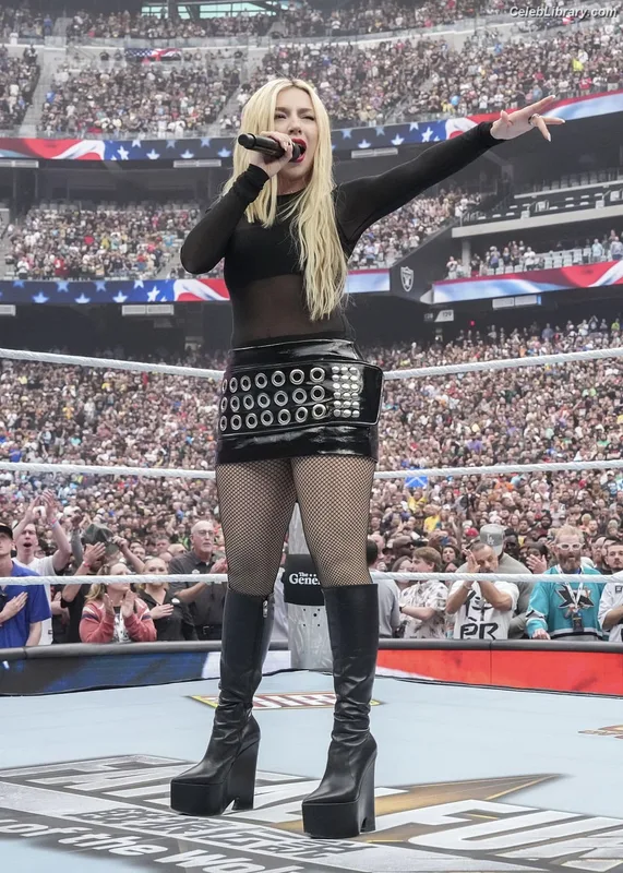 Ava Max photo 21 of 2136
