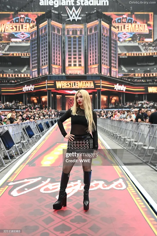 Ava Max photo 1 of 2136