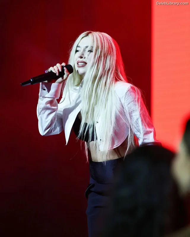 Ava Max photo 5 of 2136