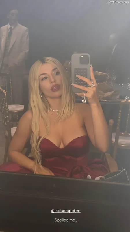 Ava Max photo 8 of 2136