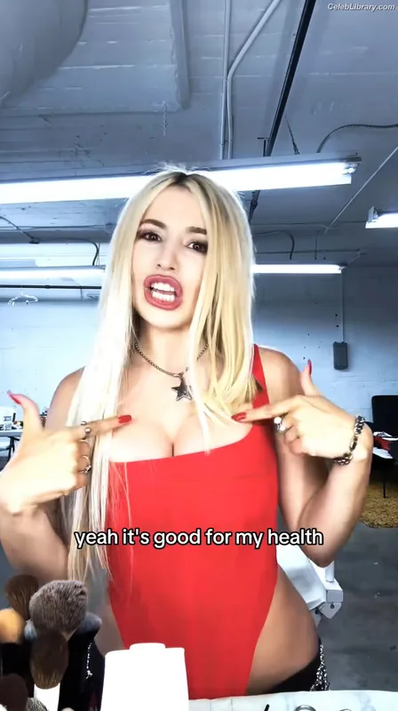 Ava Max photo 11 of 2136