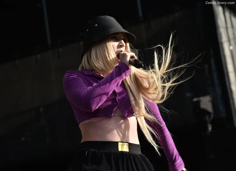 Ava Max photo 1 of 2136