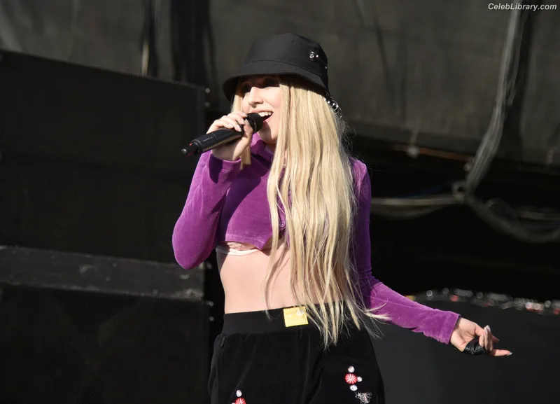 Ava Max photo 2 of 2136
