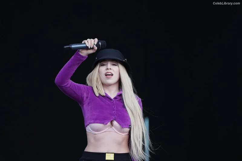Ava Max photo 5 of 2136