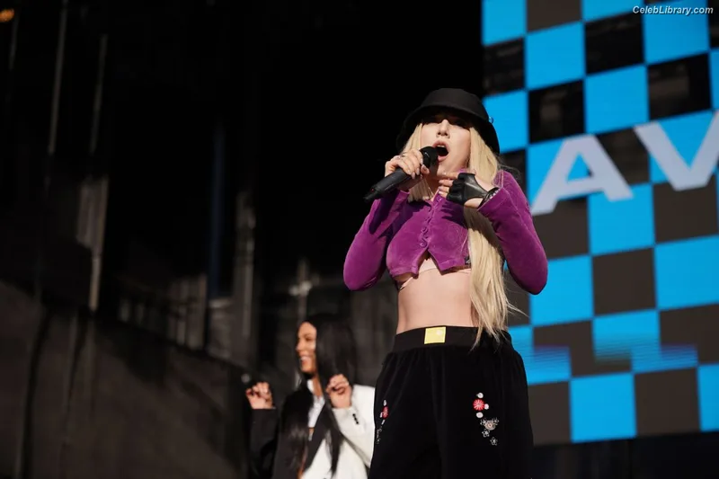 Ava Max photo 8 of 2136