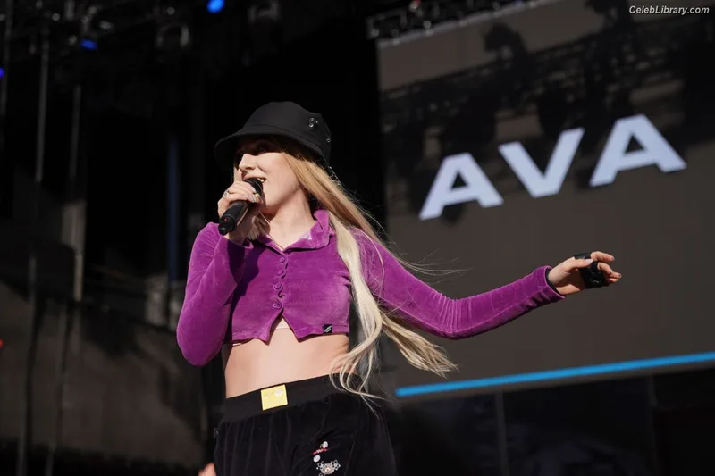 Ava Max photo 9 of 2136