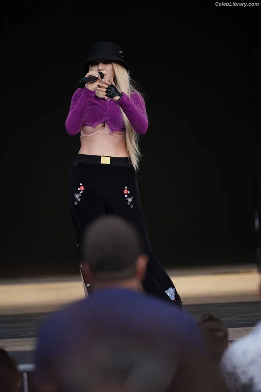 Ava Max photo 10 of 2136