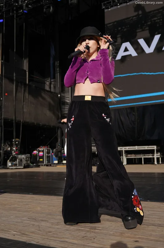 Ava Max photo 13 of 2136
