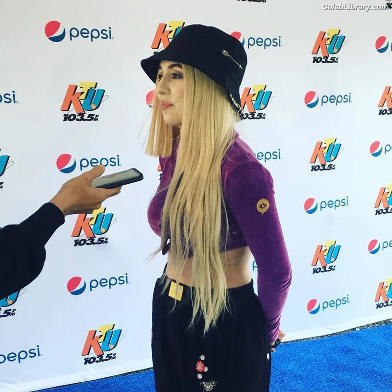 Ava Max photo 15 of 2136