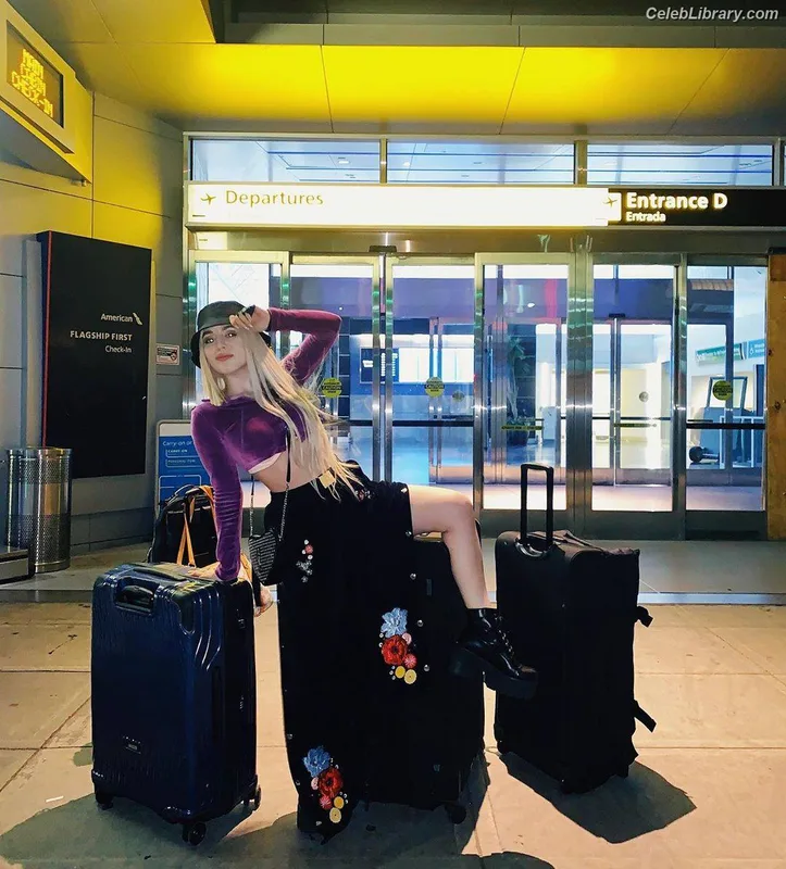 Ava Max photo 24 of 2136