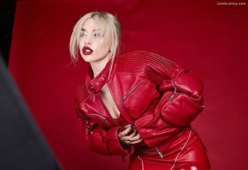 Ava Max photo 3 of 2136