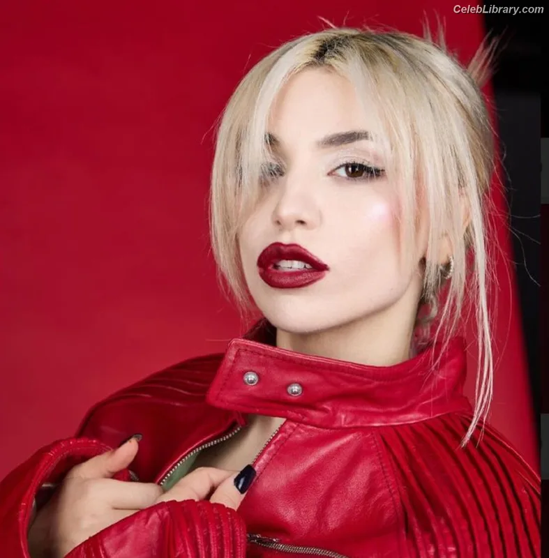 Ava Max photo 4 of 2136