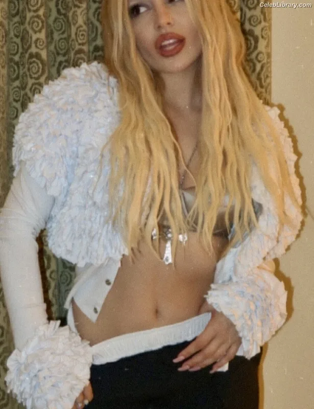 Ava Max photo 9 of 2136