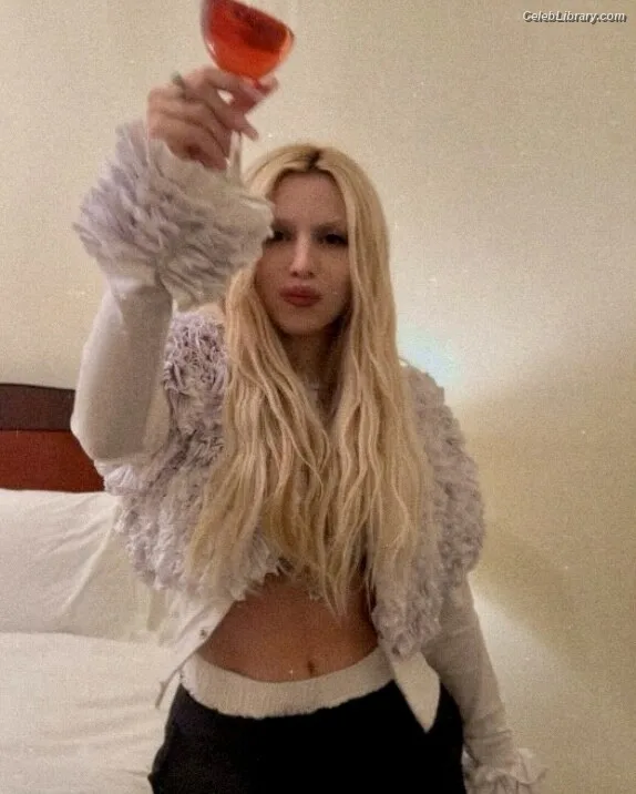 Ava Max photo 10 of 2136