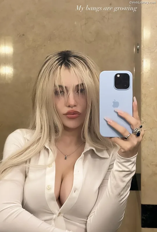 Ava Max photo 16 of 2136