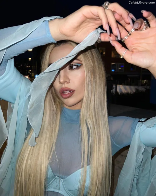 Ava Max photo 22 of 2136