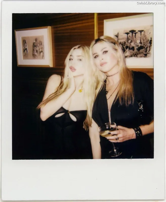 Ava Max photo 2 of 2136