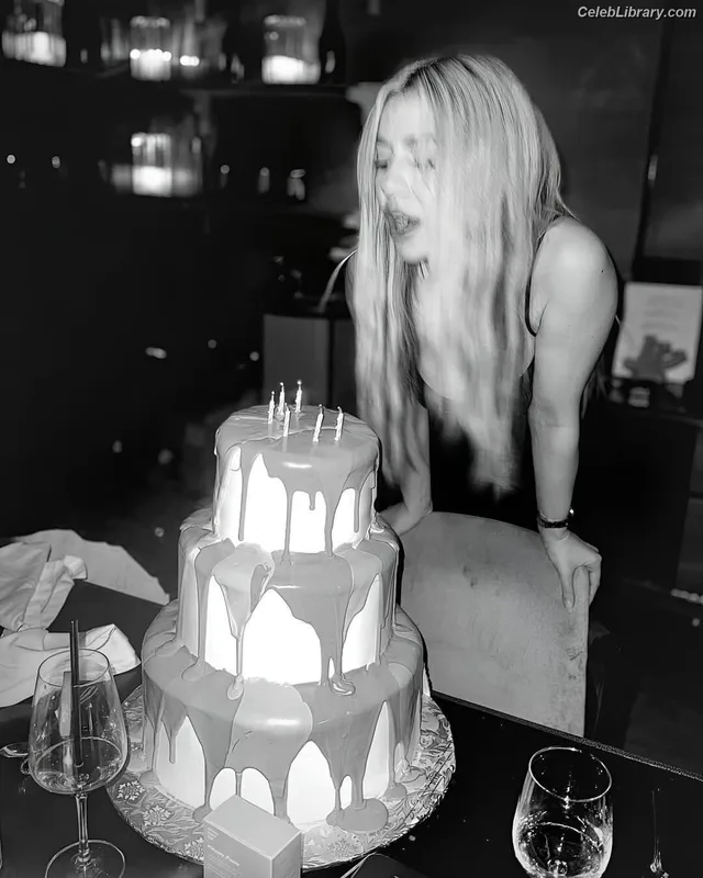 Ava Max photo 5 of 2136