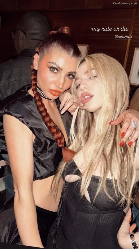 Ava Max photo 7 of 2136