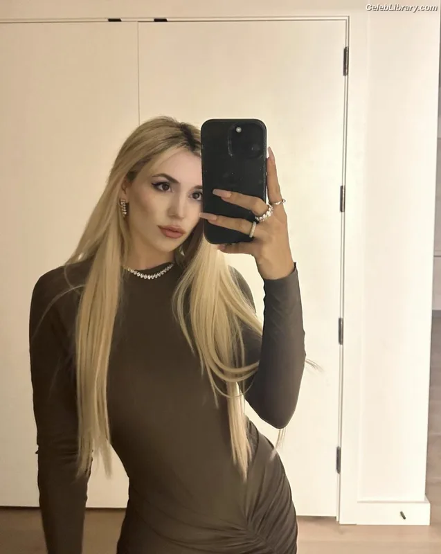 Ava Max photo 16 of 2136