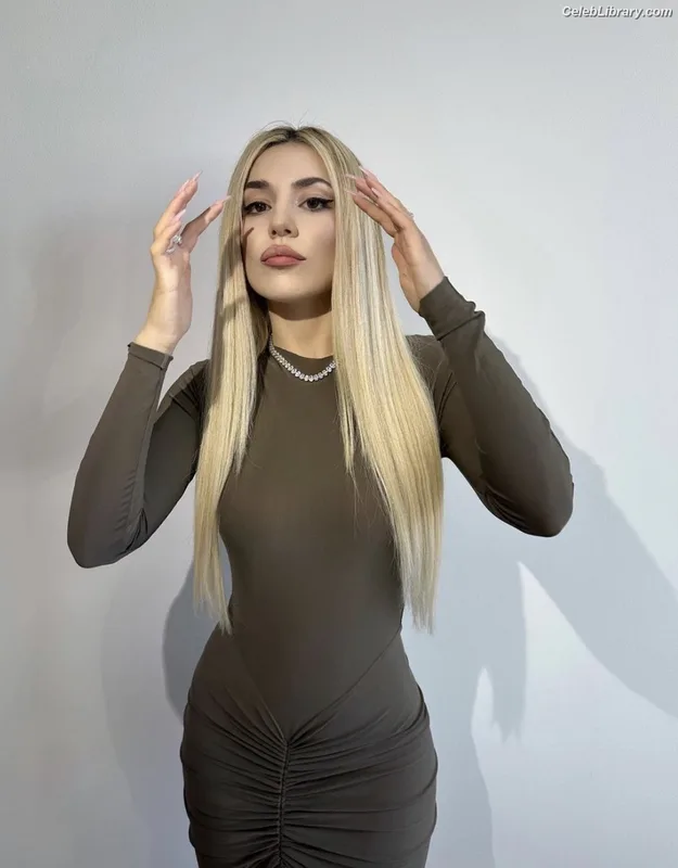 Ava Max photo 17 of 2136