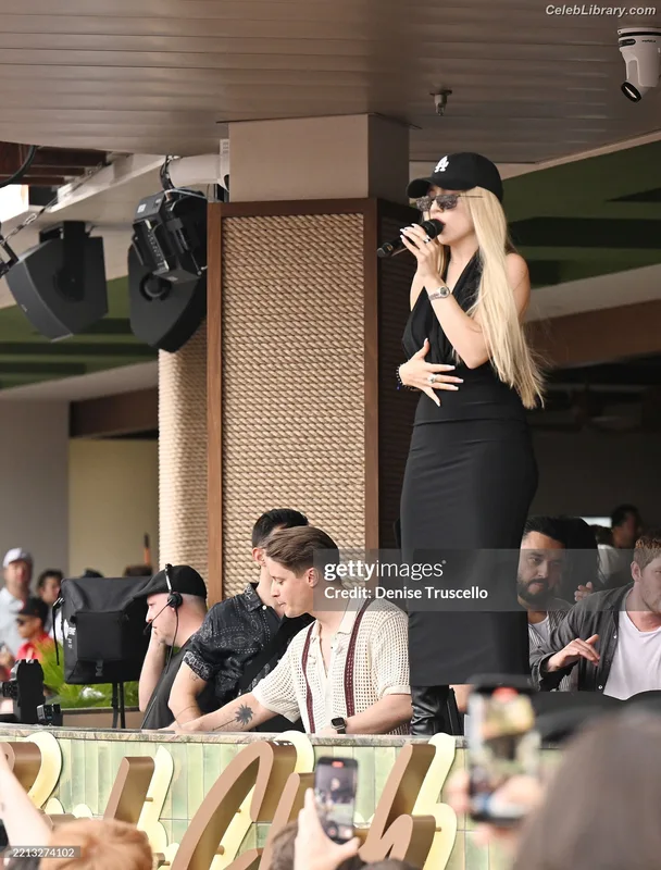 Ava Max photo 24 of 2136