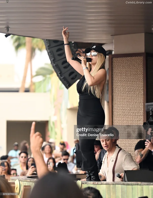 Ava Max photo 1 of 2136