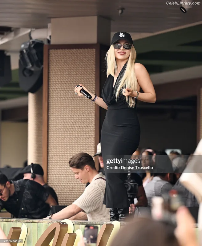 Ava Max photo 4 of 2136